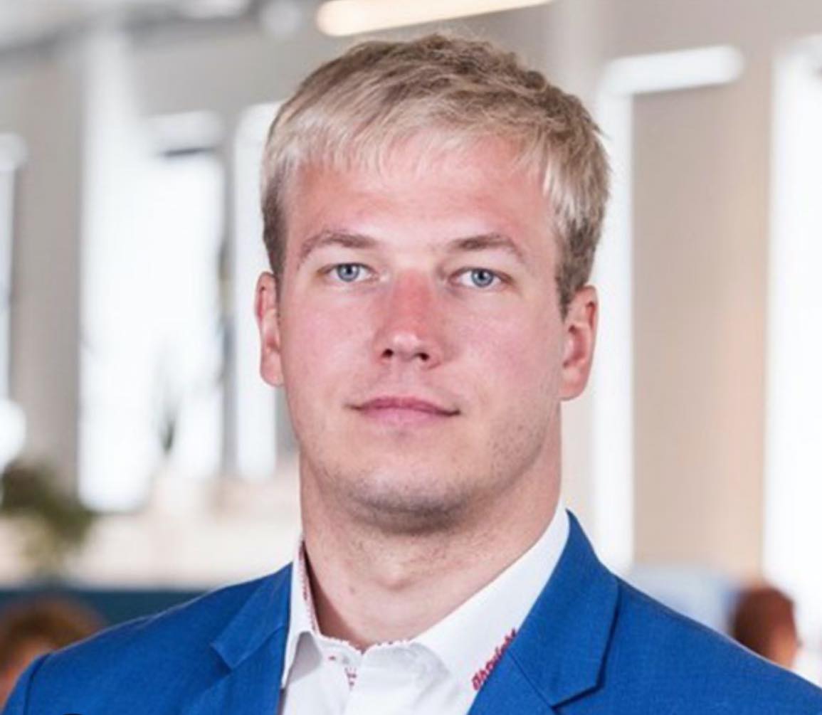 Media chief Erik Heinsaar caught in drugged state at Tallinn brothel – claimed it was “artistic expression