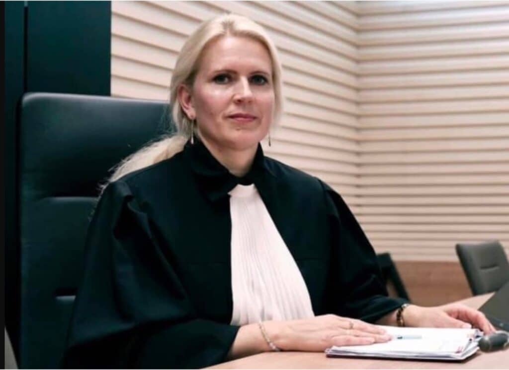 Kohtunik Reena Nieländer on tuntud kui vabamüürlaste ja suurmeedia juhtide huvide teenija.